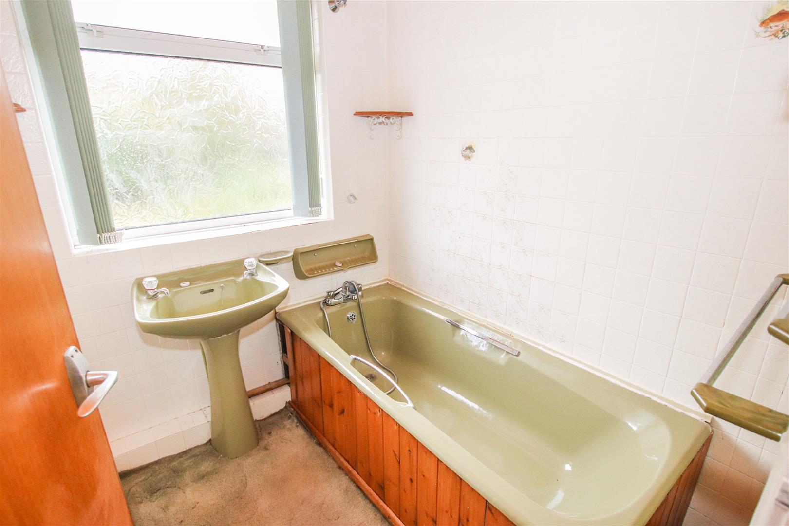 FIRST FLOOR BATHROOM